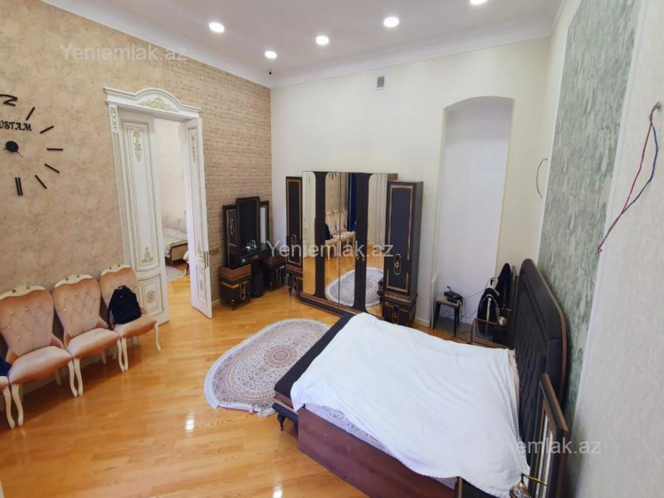 Satılır 3 otaqlı köhnə tikili 130.5 m²