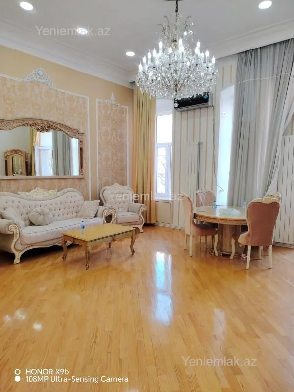 Satılır 3 otaqlı köhnə tikili 105.5 m²