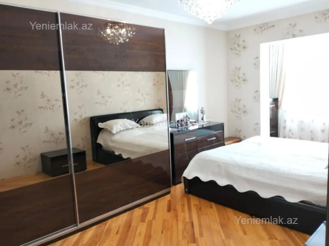 Satılır 5 otaqlı köhnə tikili 100 m²