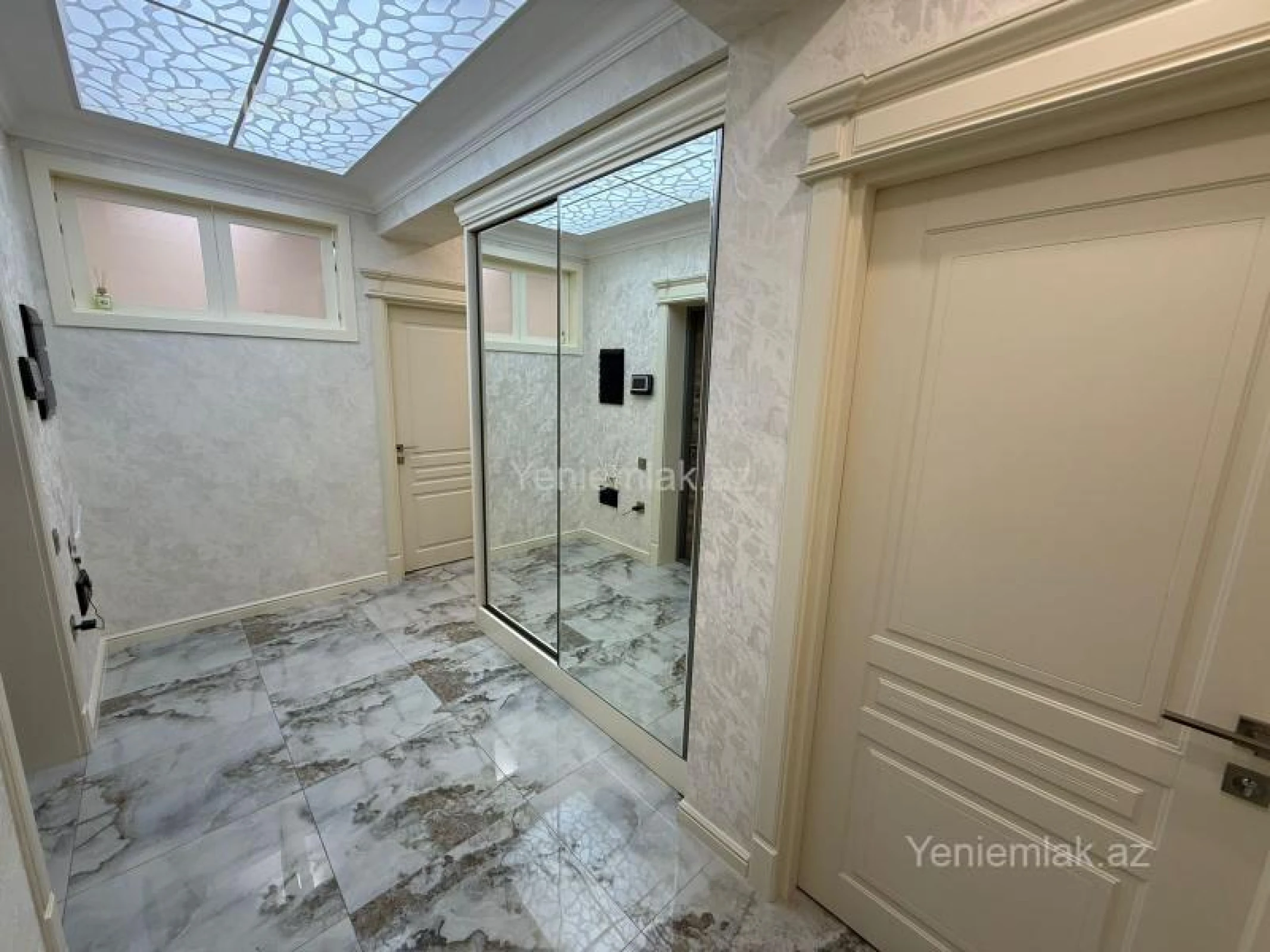 Satılır 3 otaqlı yeni tikili 83 m²