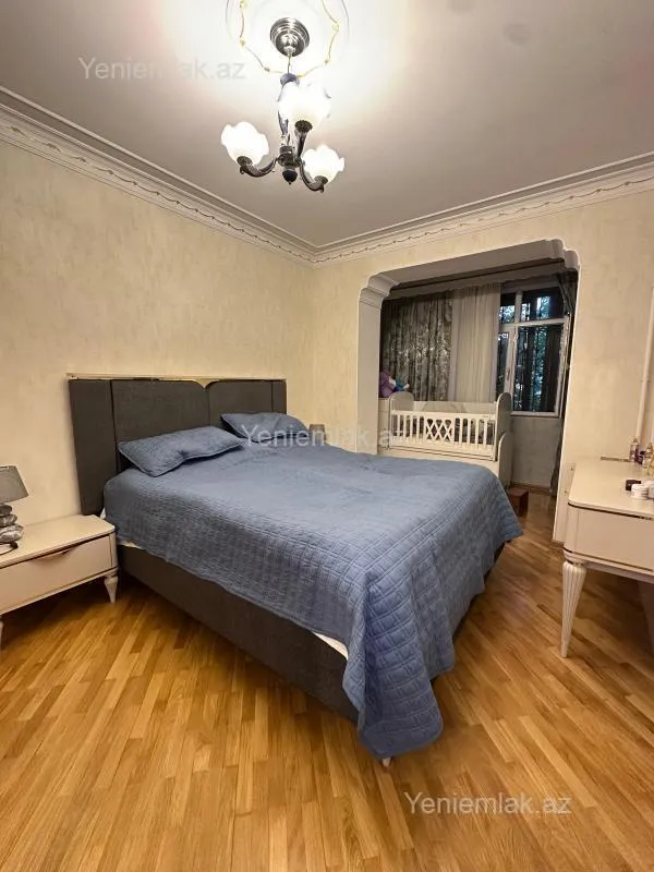 Satılır 4 otaqlı köhnə tikili 100.5 m²