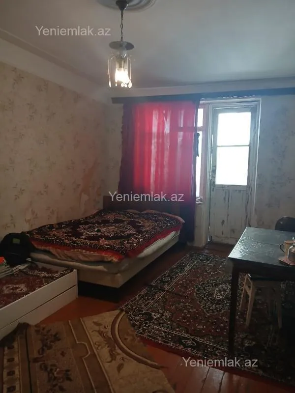 Satılır 1 otaqlı köhnə tikili 36 m²
