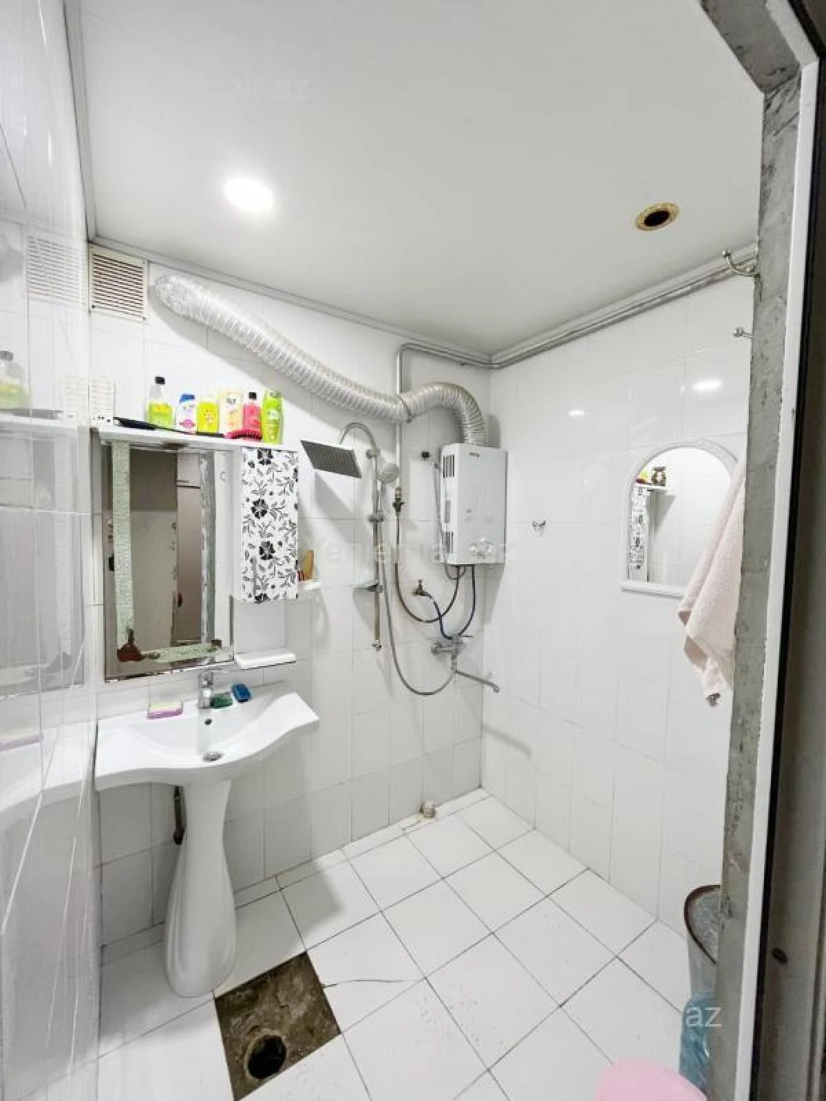 Satılır 2 otaqlı köhnə tikili 62 m²