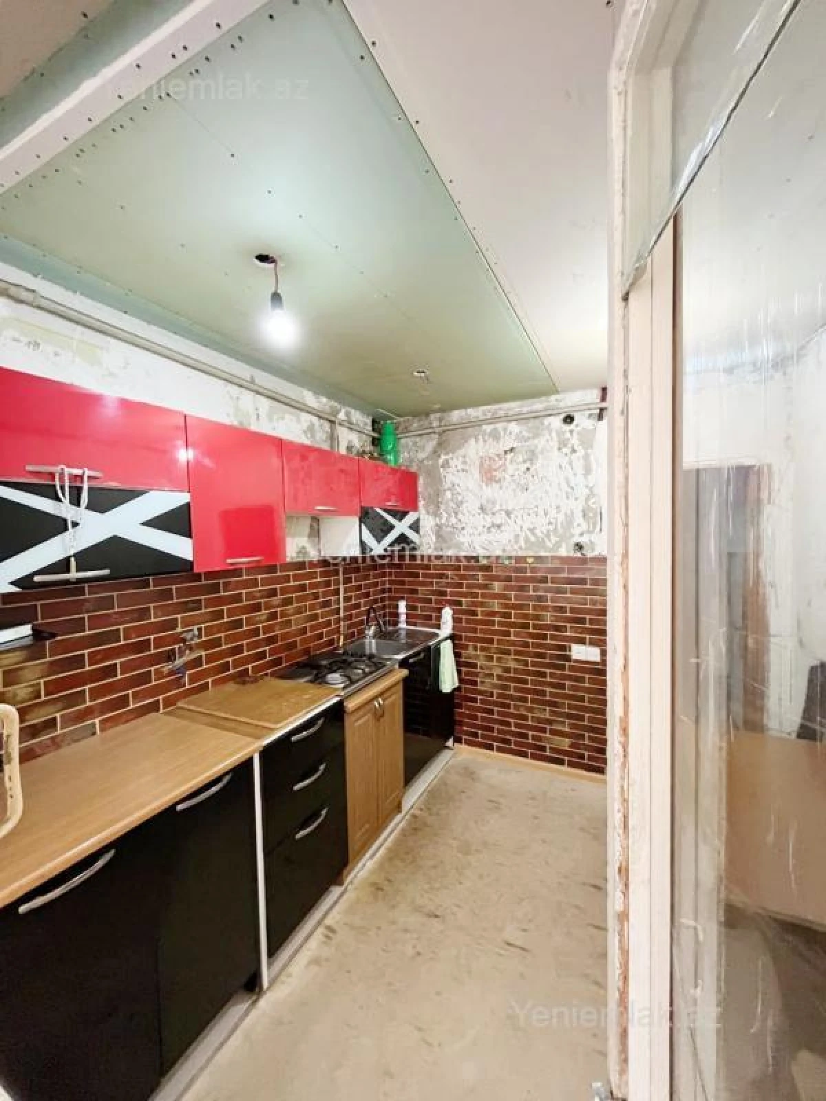 Satılır 2 otaqlı köhnə tikili 62 m²