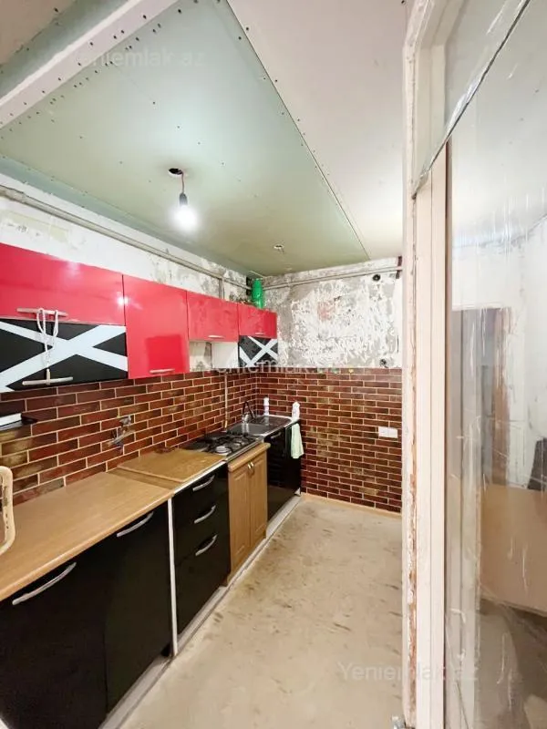 Satılır 2 otaqlı köhnə tikili 62 m²