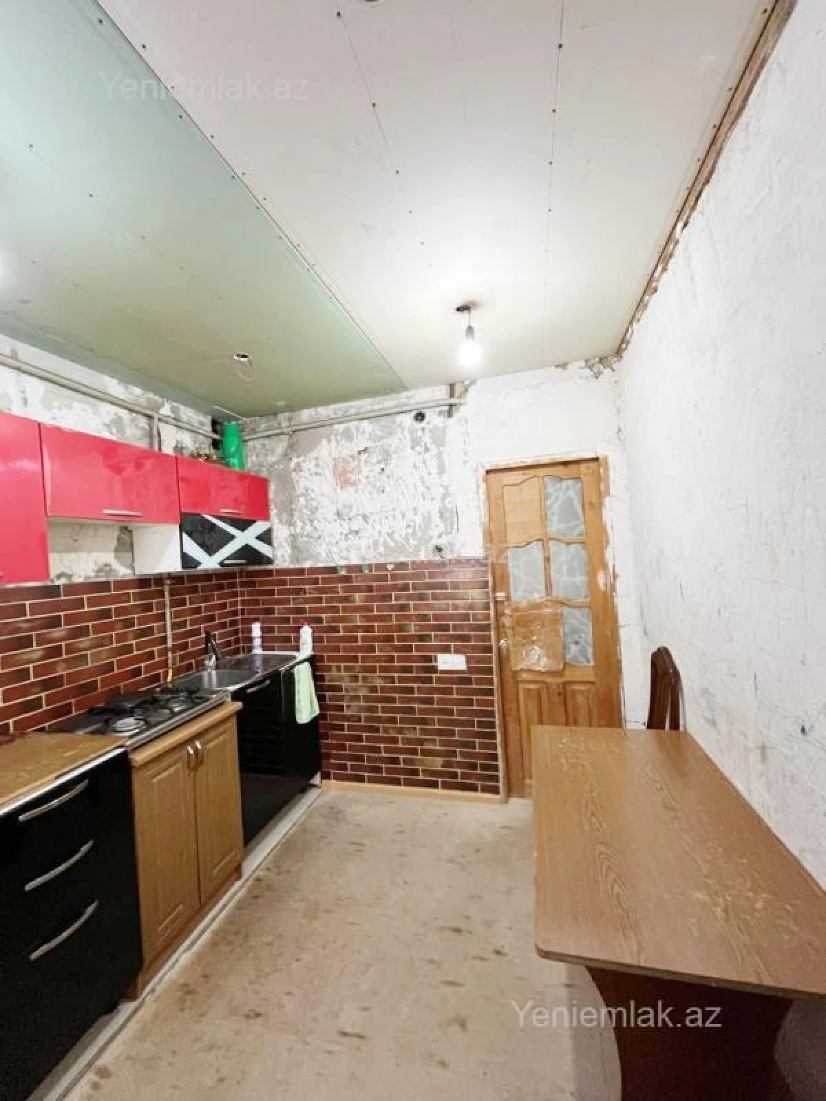 Satılır 2 otaqlı köhnə tikili 62 m²