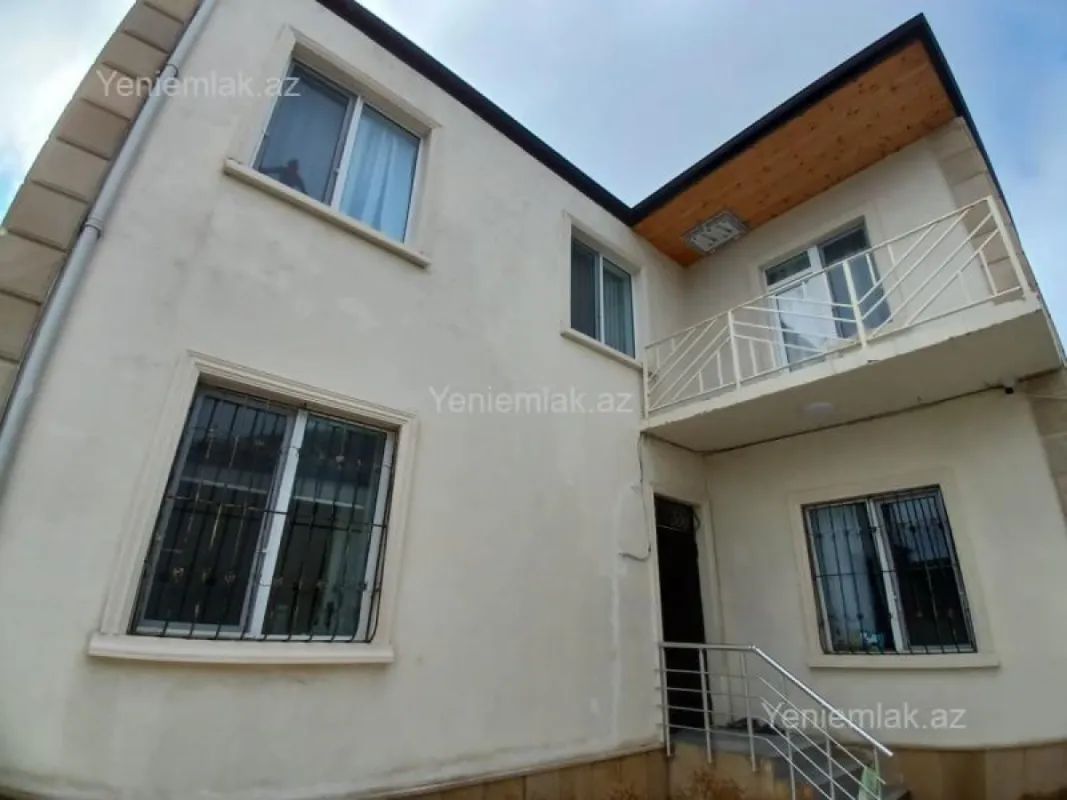 Satılır 4 otaqlı həyət evi 105 m²