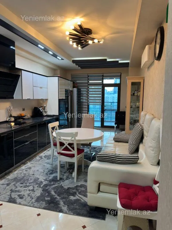 Satılır 4 otaqlı yeni tikili 250.5 m²
