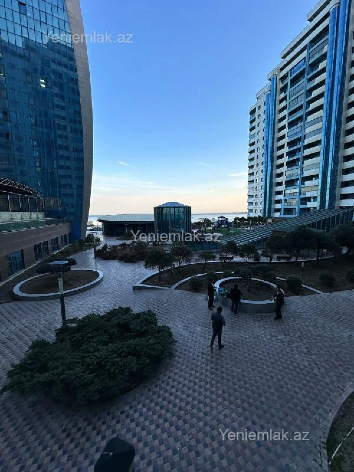 Satılır 4 otaqlı yeni tikili 250.5 m²