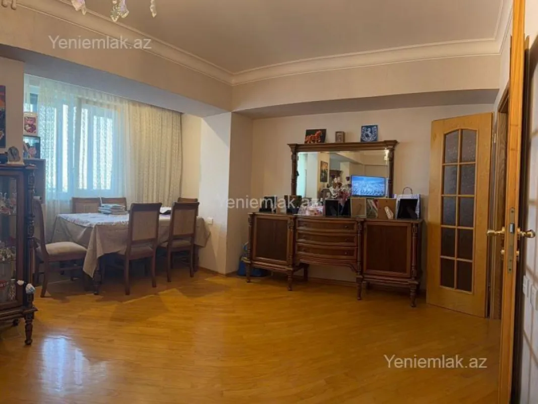 Satılır 3 otaqlı köhnə tikili 110 m²
