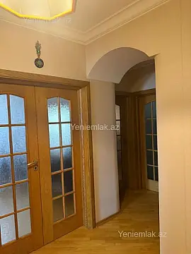 Satılır 3 otaqlı köhnə tikili 110 m²