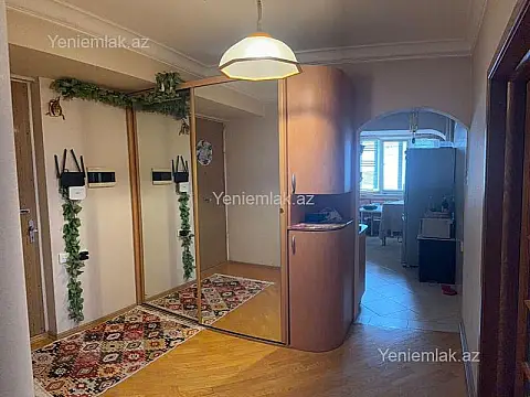 Satılır 3 otaqlı köhnə tikili 110 m²