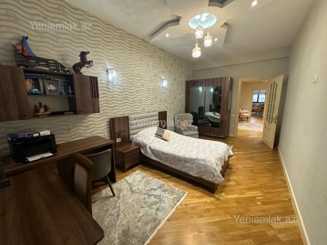 Satılır 4 otaqlı yeni tikili 200 m²