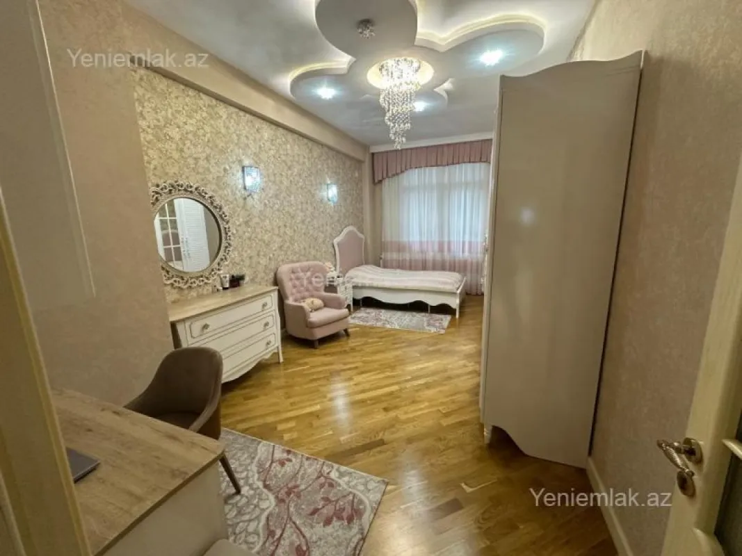 Satılır 4 otaqlı yeni tikili 200 m²