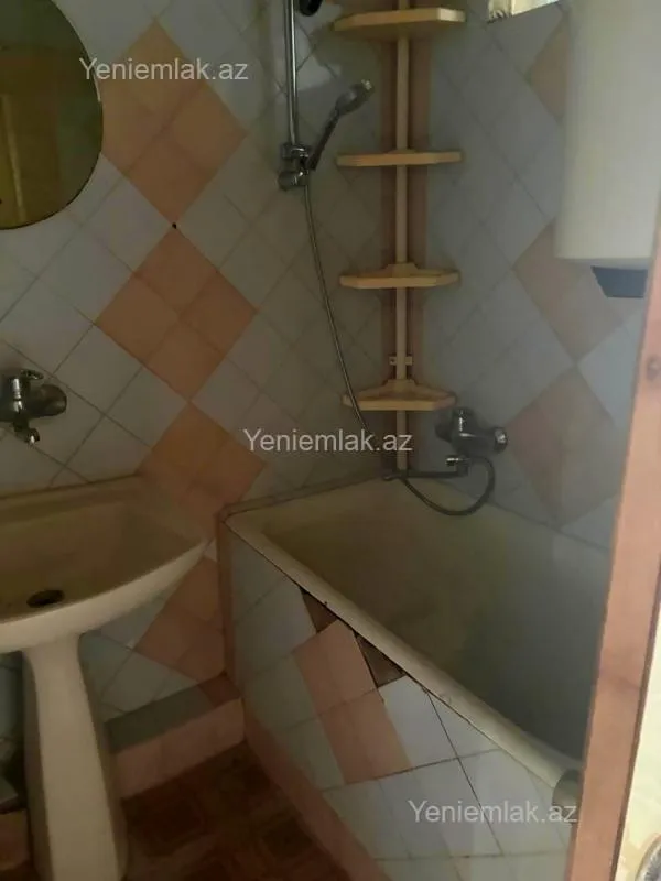 Satılır 3 otaqlı köhnə tikili 80 m²