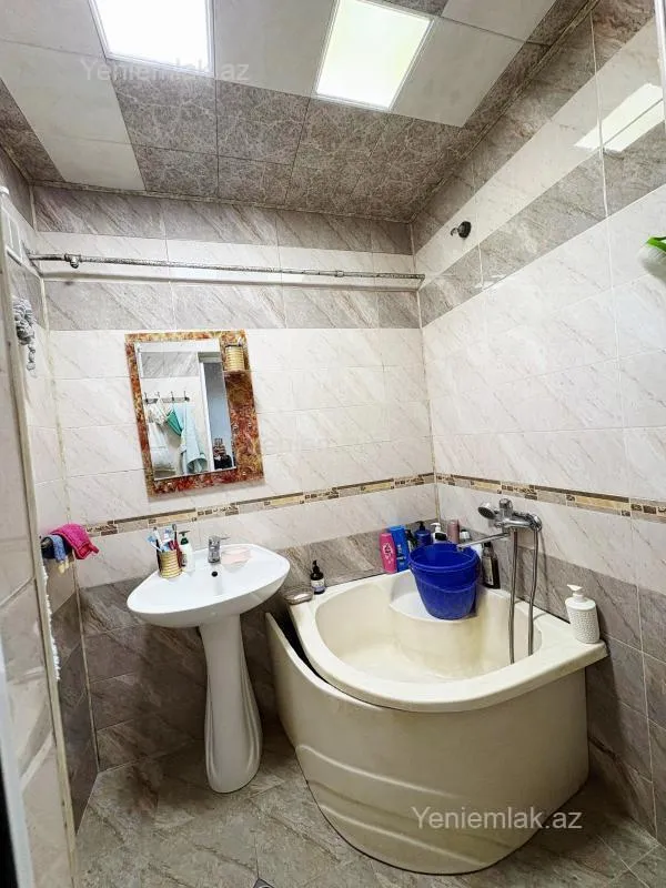 Satılır 4 otaqlı köhnə tikili 85 m²