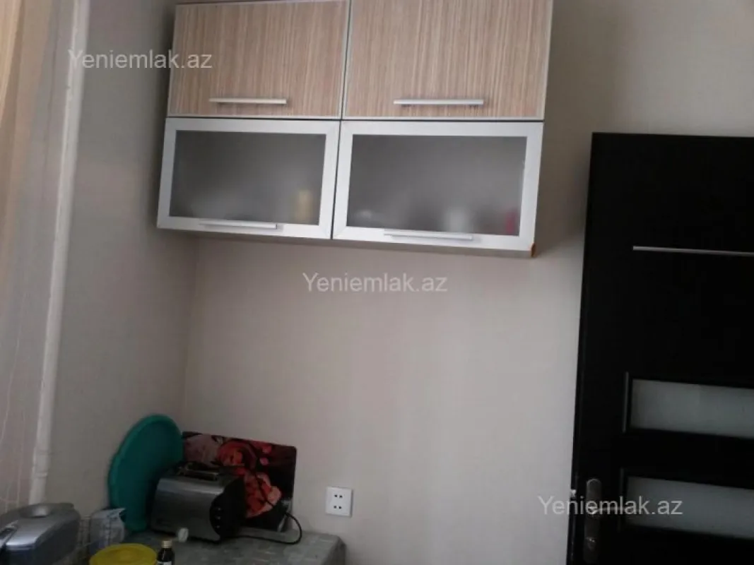 Satılır 2 otaqlı köhnə tikili 60 m²