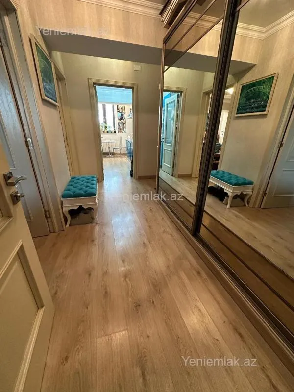 Satılır 2 otaqlı köhnə tikili 72 m²