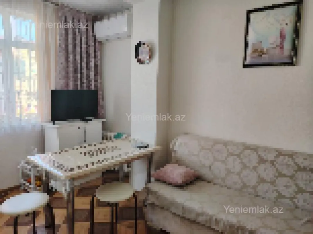 Satılır 4 otaqlı köhnə tikili 90 m²