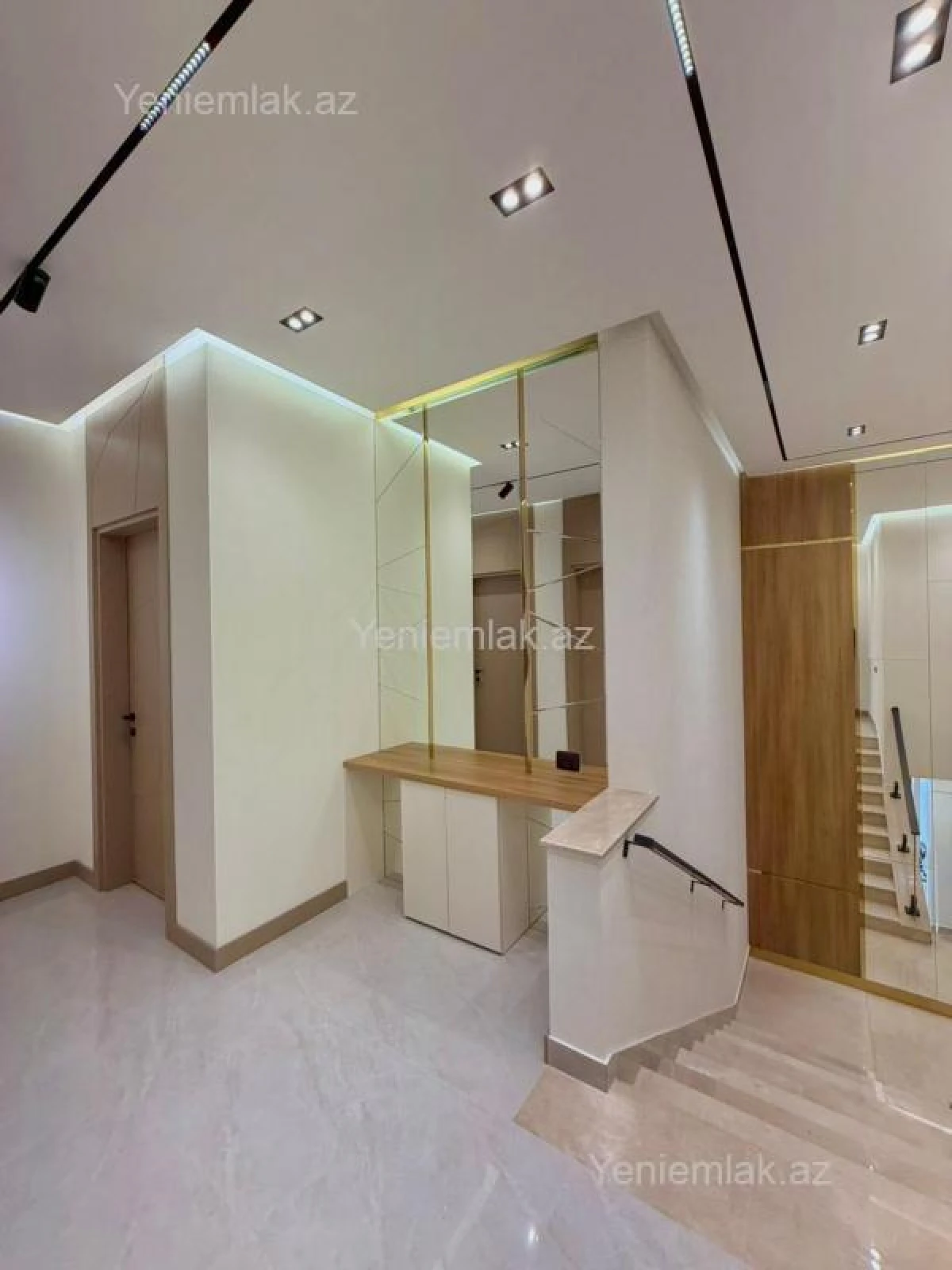 Satılır 4 otaqlı həyət evi 200 m²