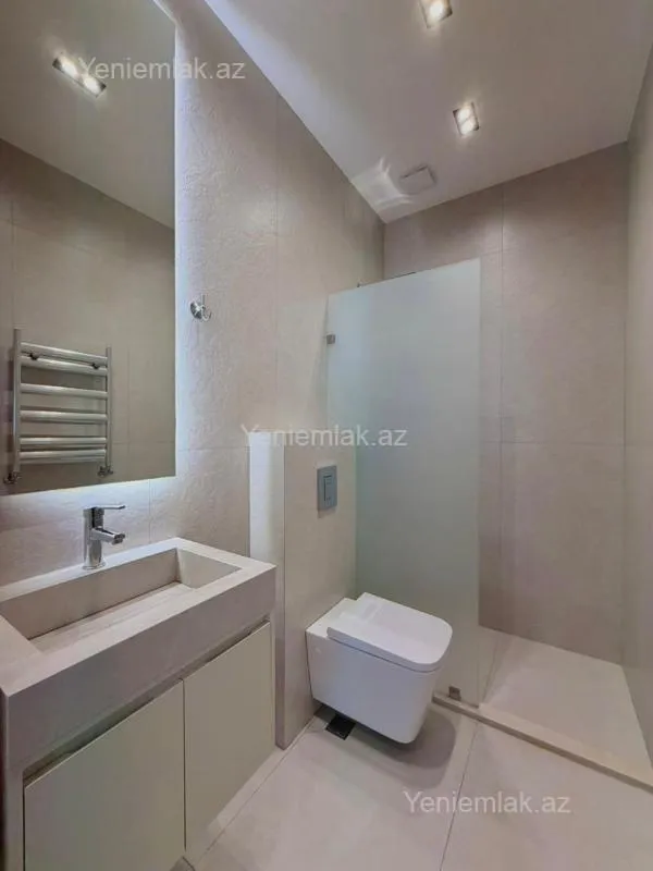 Satılır 4 otaqlı həyət evi 200 m²