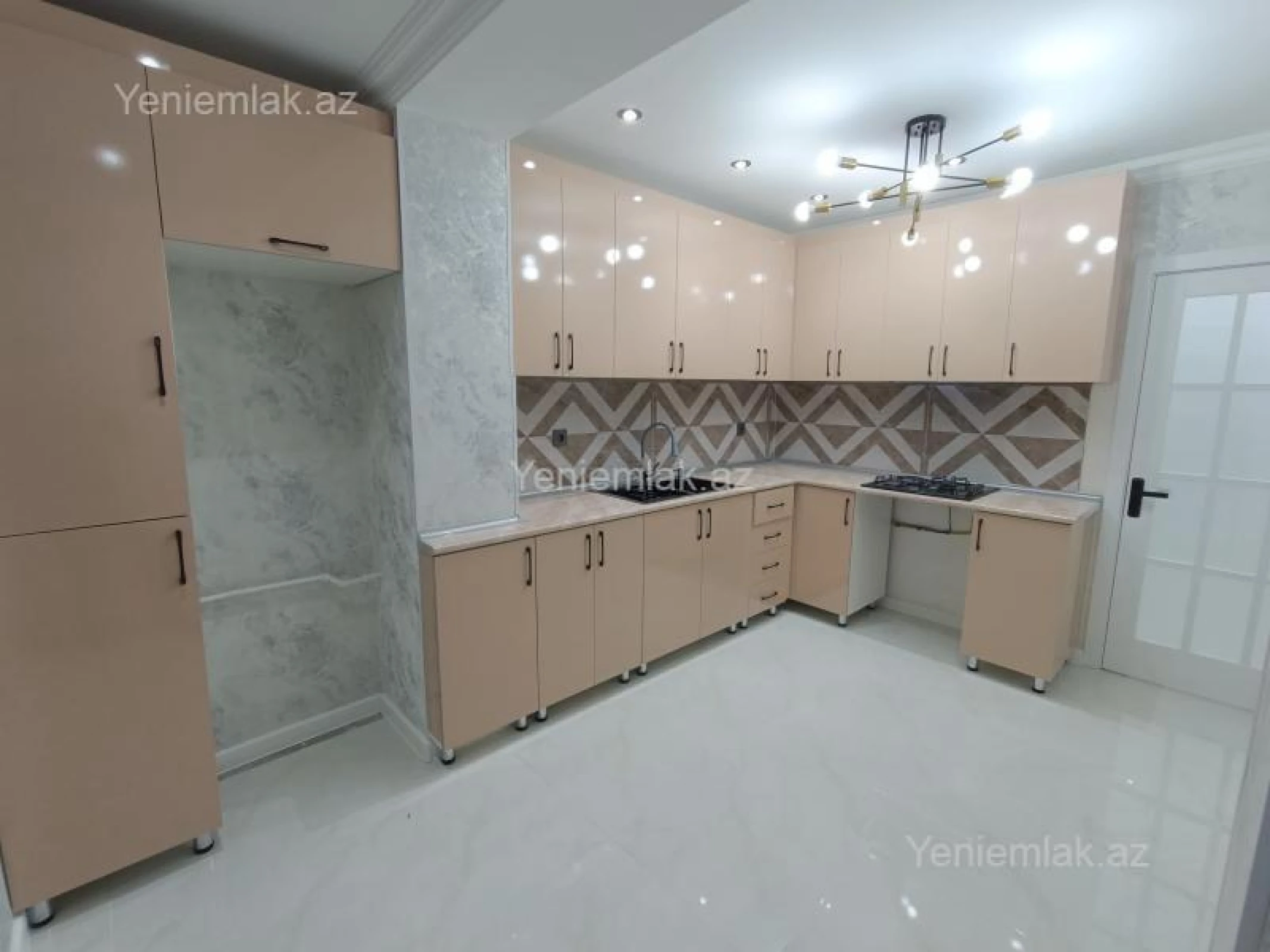 Satılır 3 otaqlı köhnə tikili 75 m²