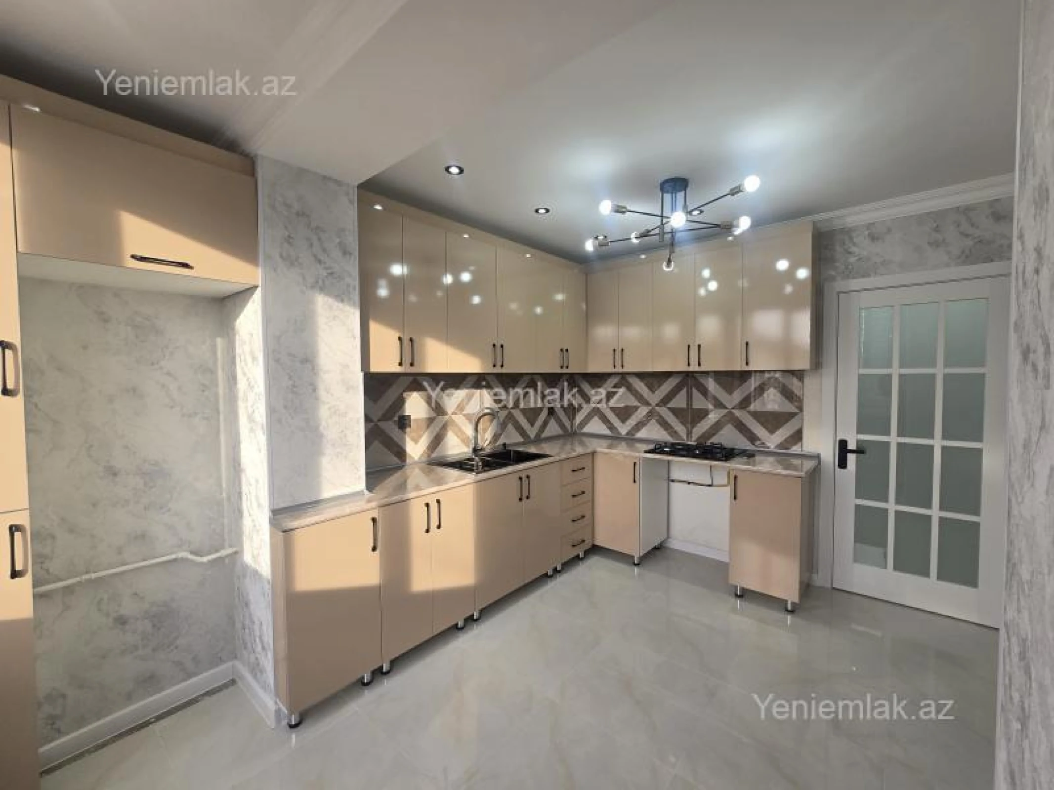 Satılır 3 otaqlı köhnə tikili 80 m²