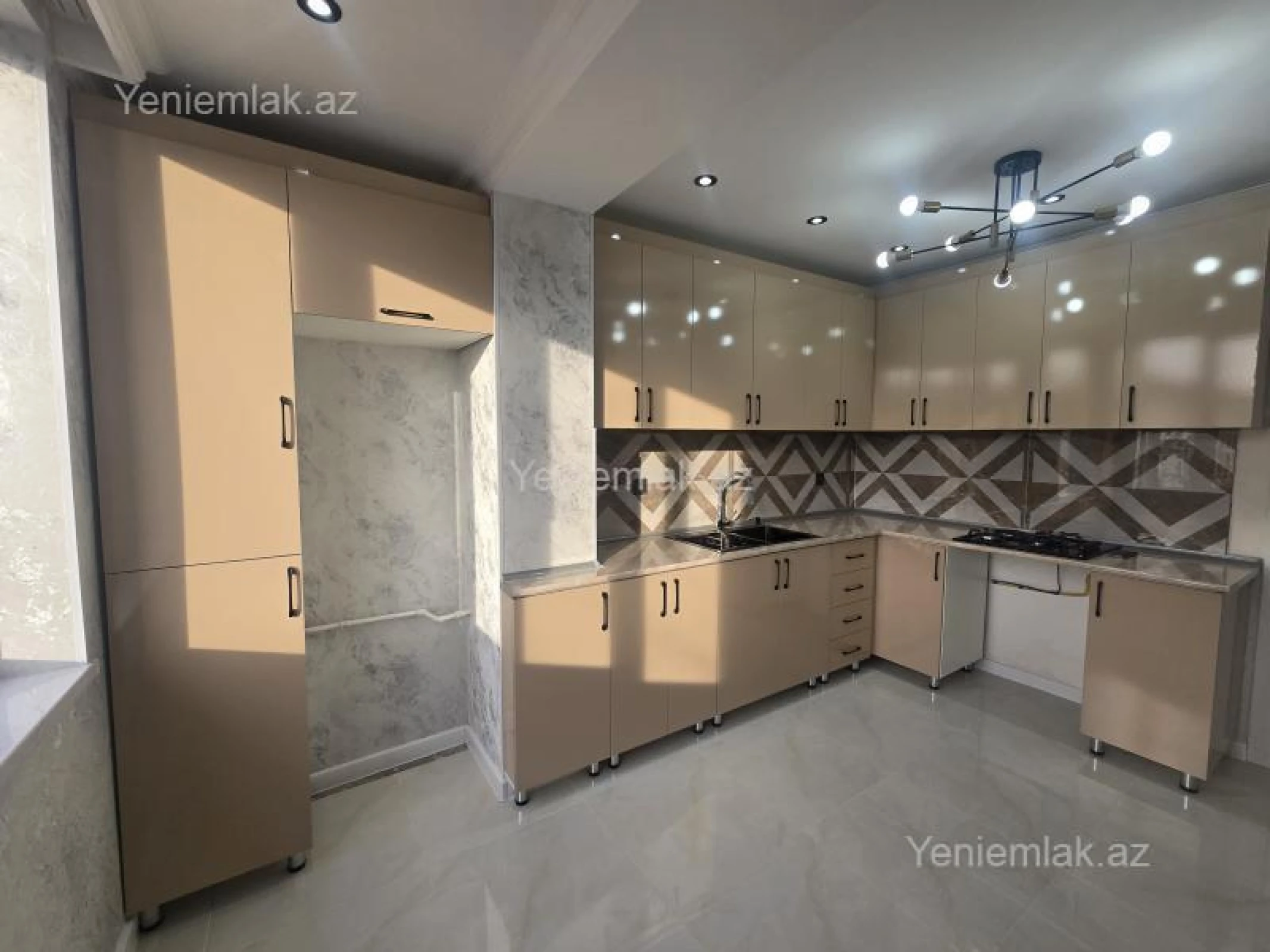 Satılır 3 otaqlı köhnə tikili 80 m²