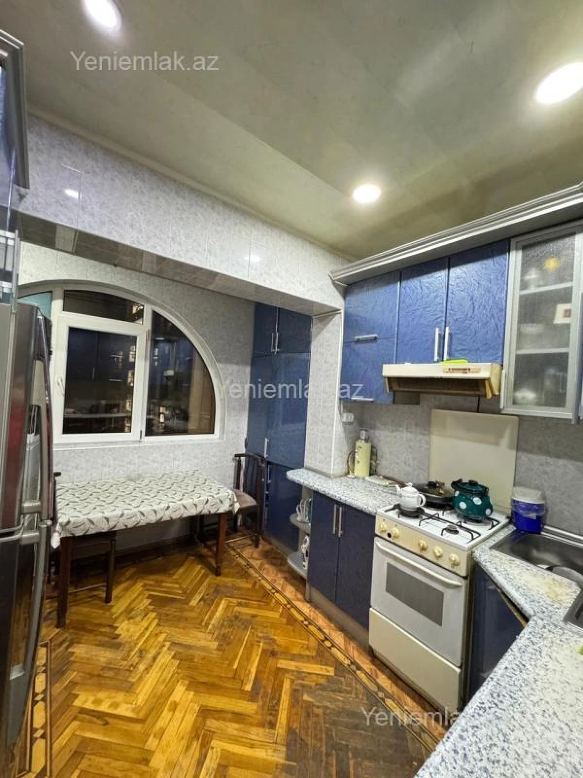 Satılır 5 otaqlı köhnə tikili 130 m²