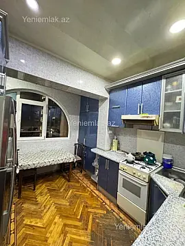 Satılır 5 otaqlı köhnə tikili 130 m²