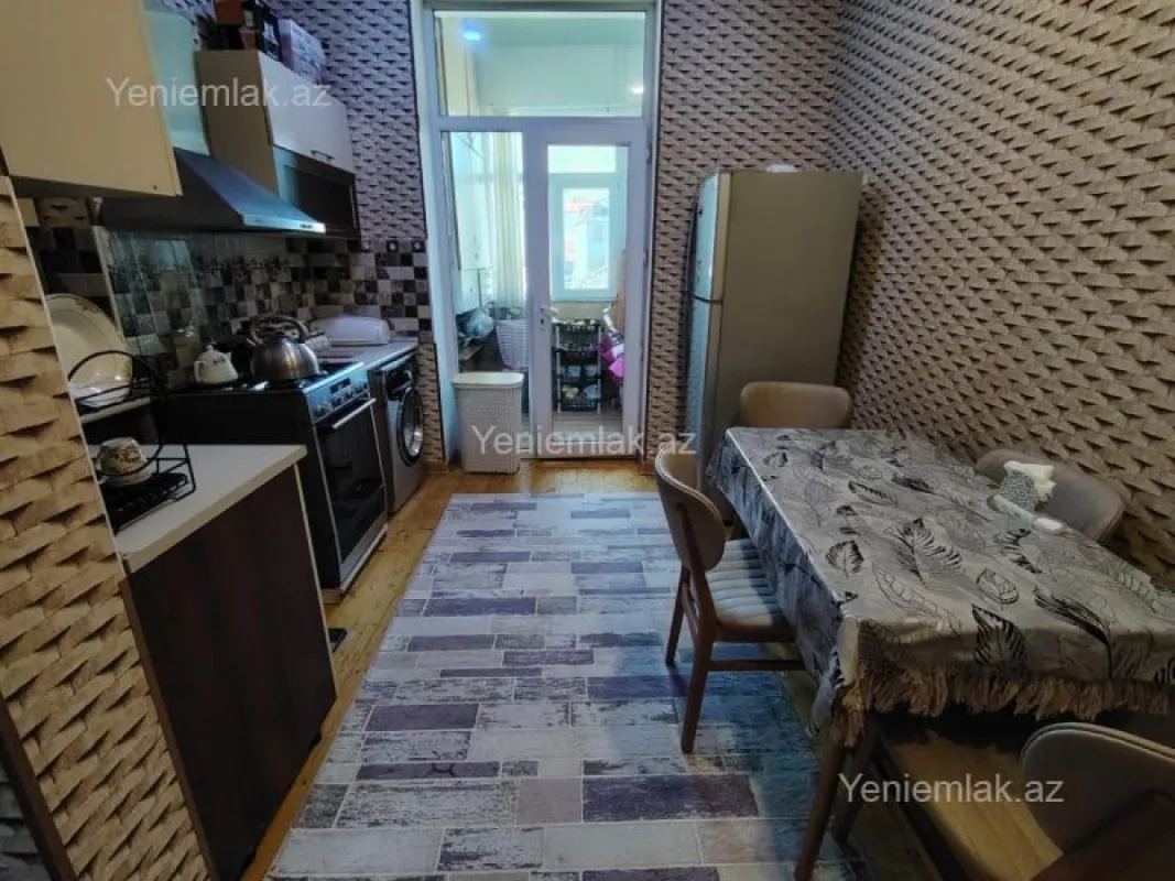 Satılır 3 otaqlı köhnə tikili 85 m²