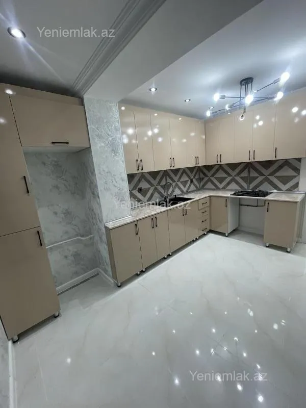 Satılır 3 otaqlı köhnə tikili 75 m²