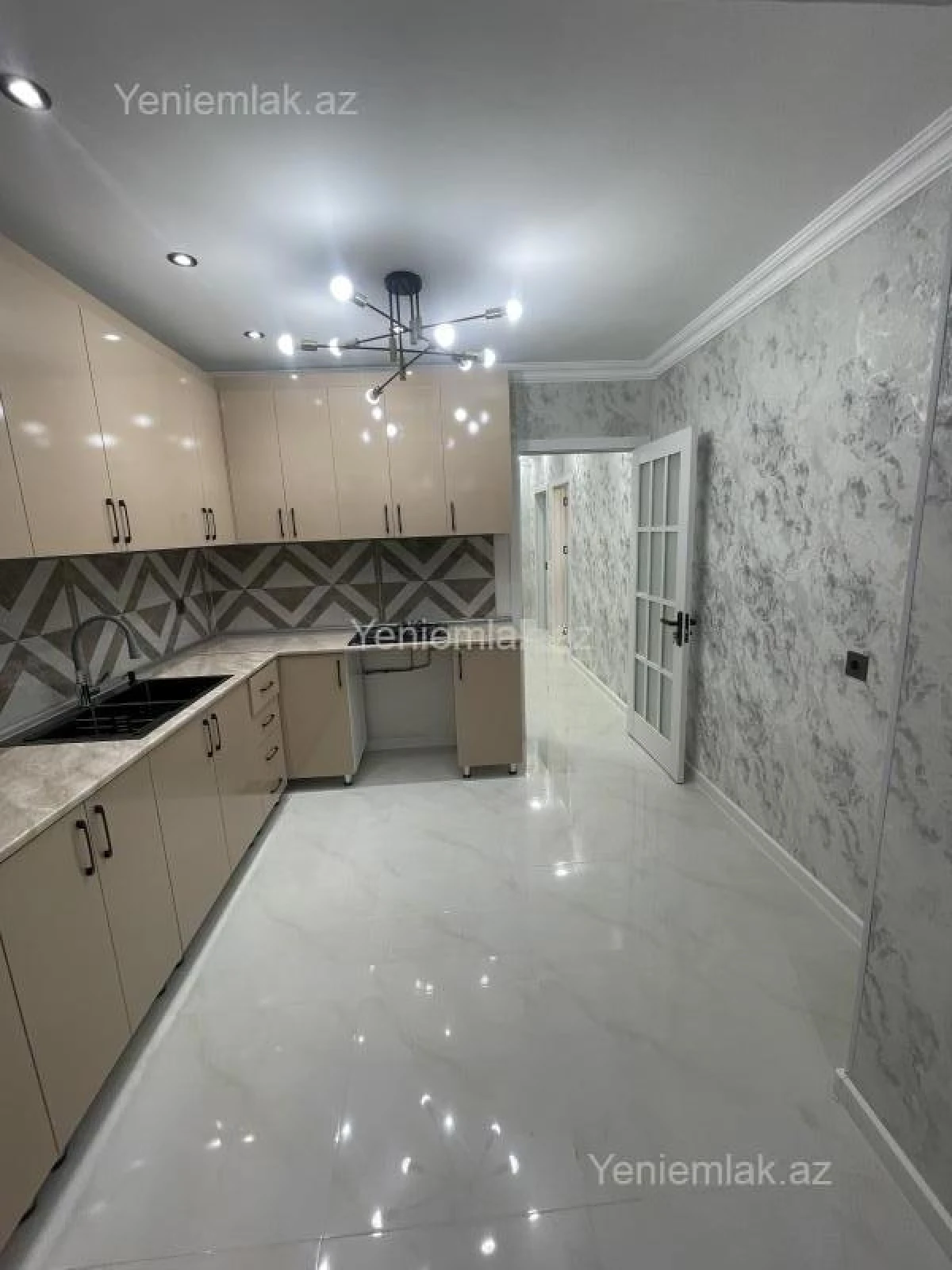 Satılır 3 otaqlı köhnə tikili 75 m²