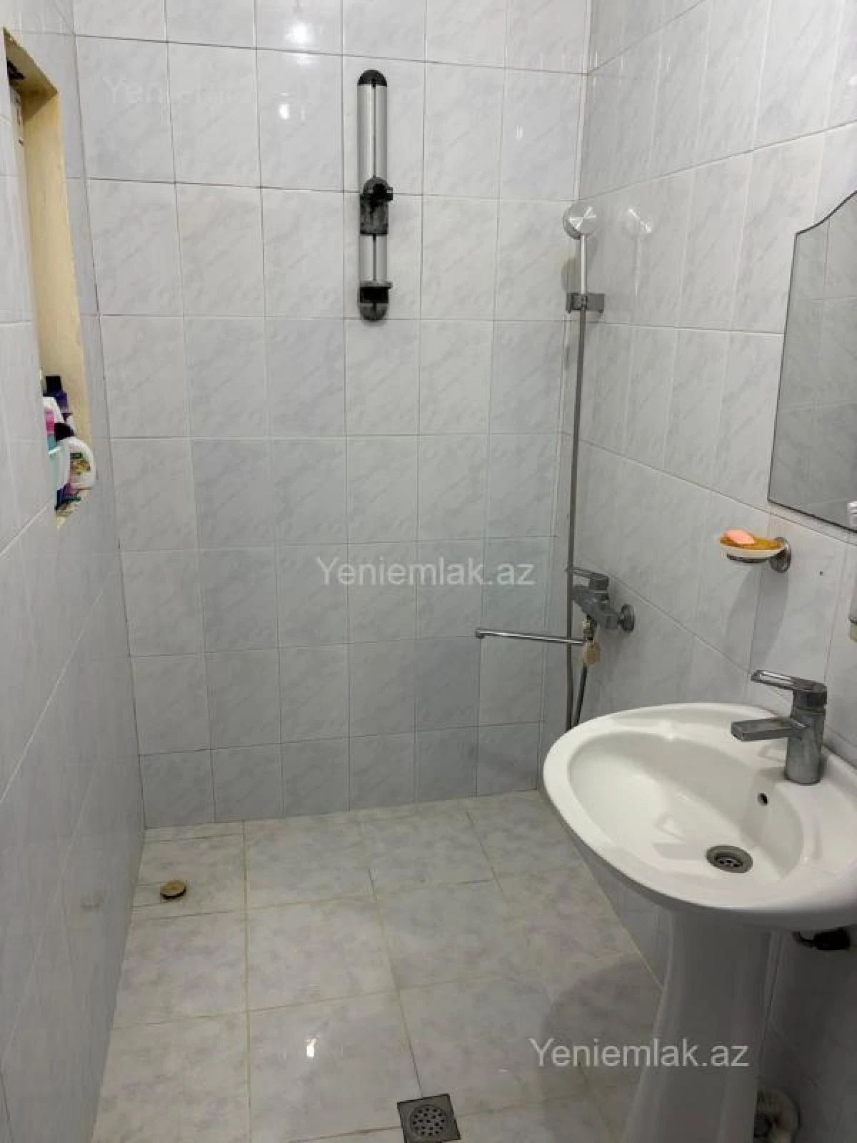 Satılır 2 otaqlı köhnə tikili 65 m²