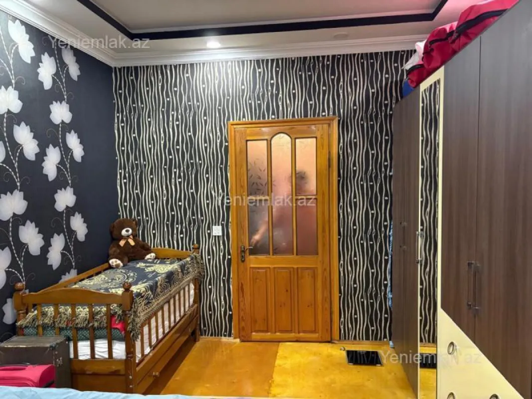 Satılır 2 otaqlı köhnə tikili 65 m²