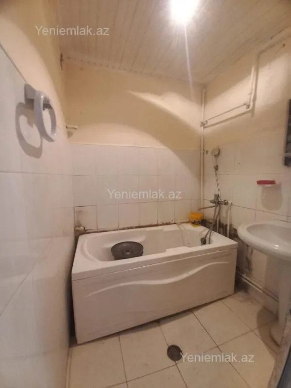 Satılır 2 otaqlı köhnə tikili 60 m²