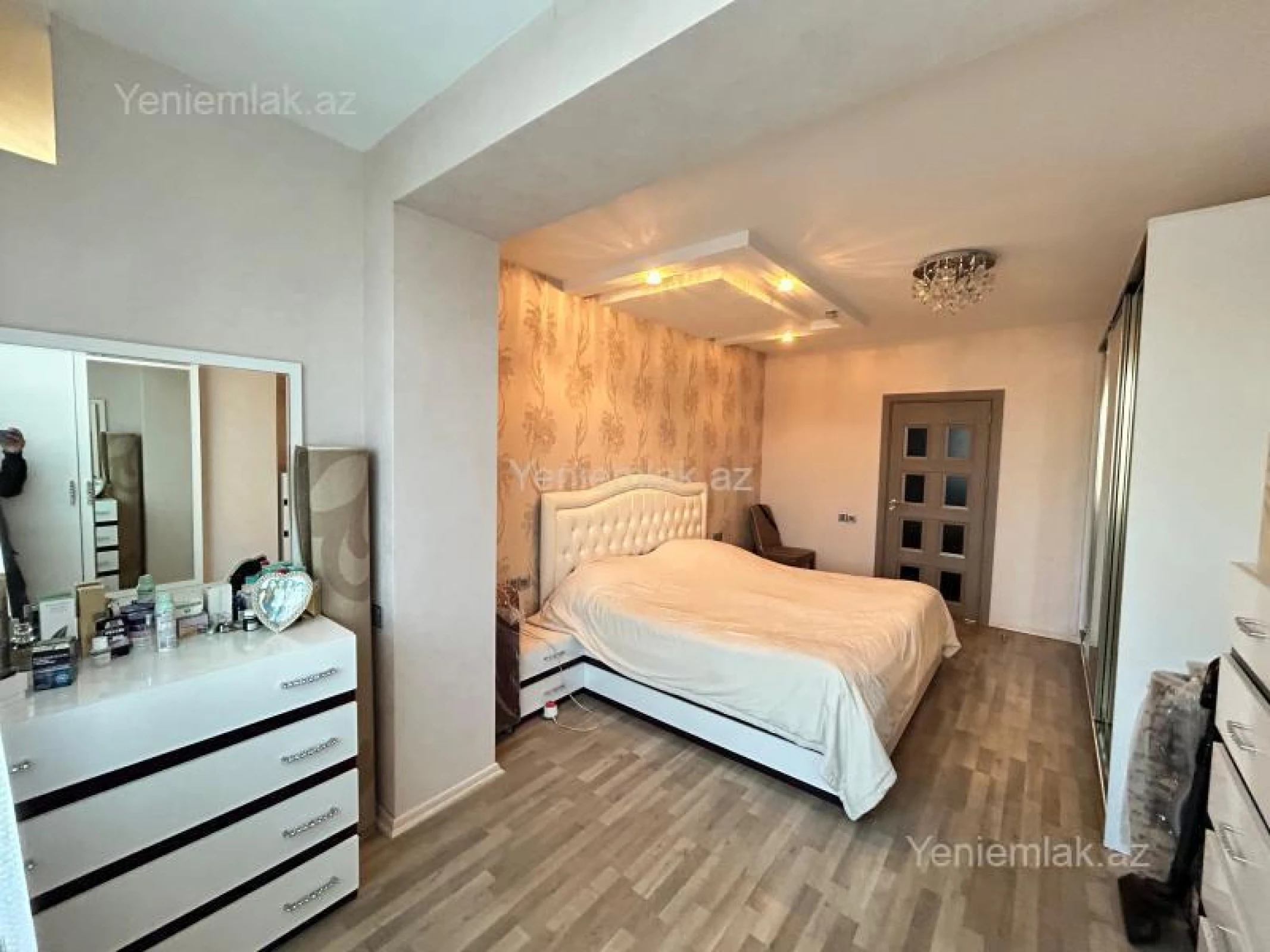 Satılır 3 otaqlı köhnə tikili 90 m²