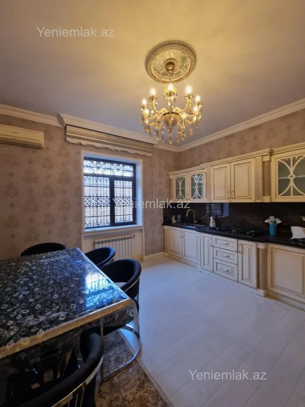 Satılır 6 otaqlı həyət evi 300 m²