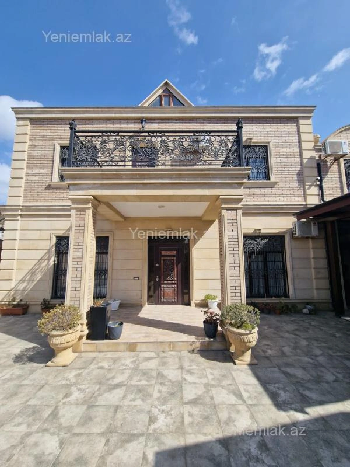 Satılır 6 otaqlı həyət evi 300 m²