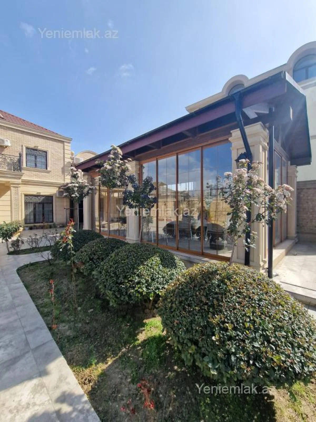 Satılır 6 otaqlı həyət evi 300 m²