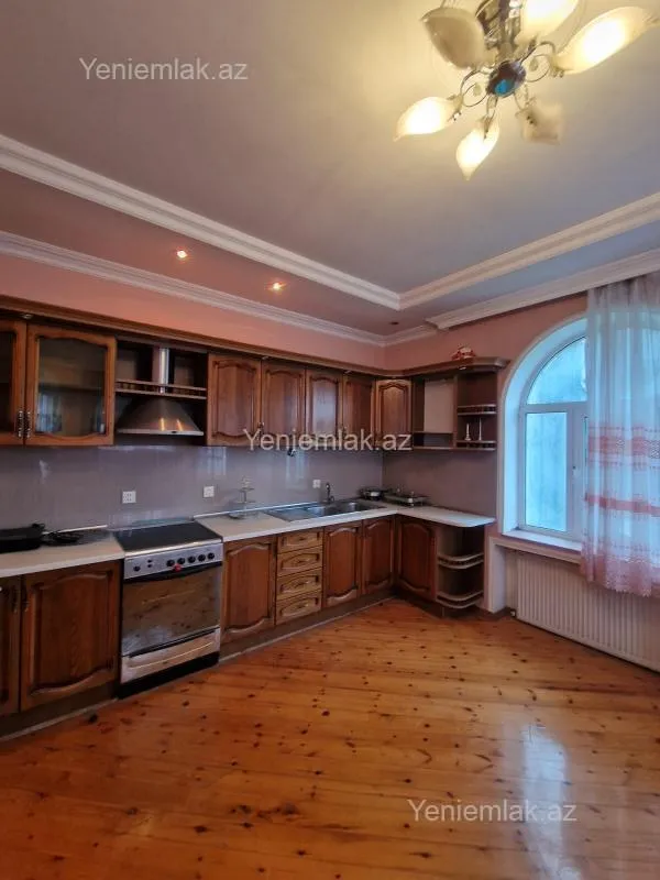 Satılır 6 otaqlı həyət evi 187 m²