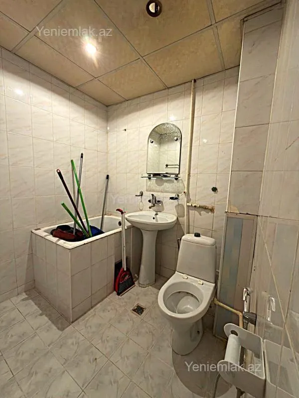 Satılır 4 otaqlı köhnə tikili 100 m²