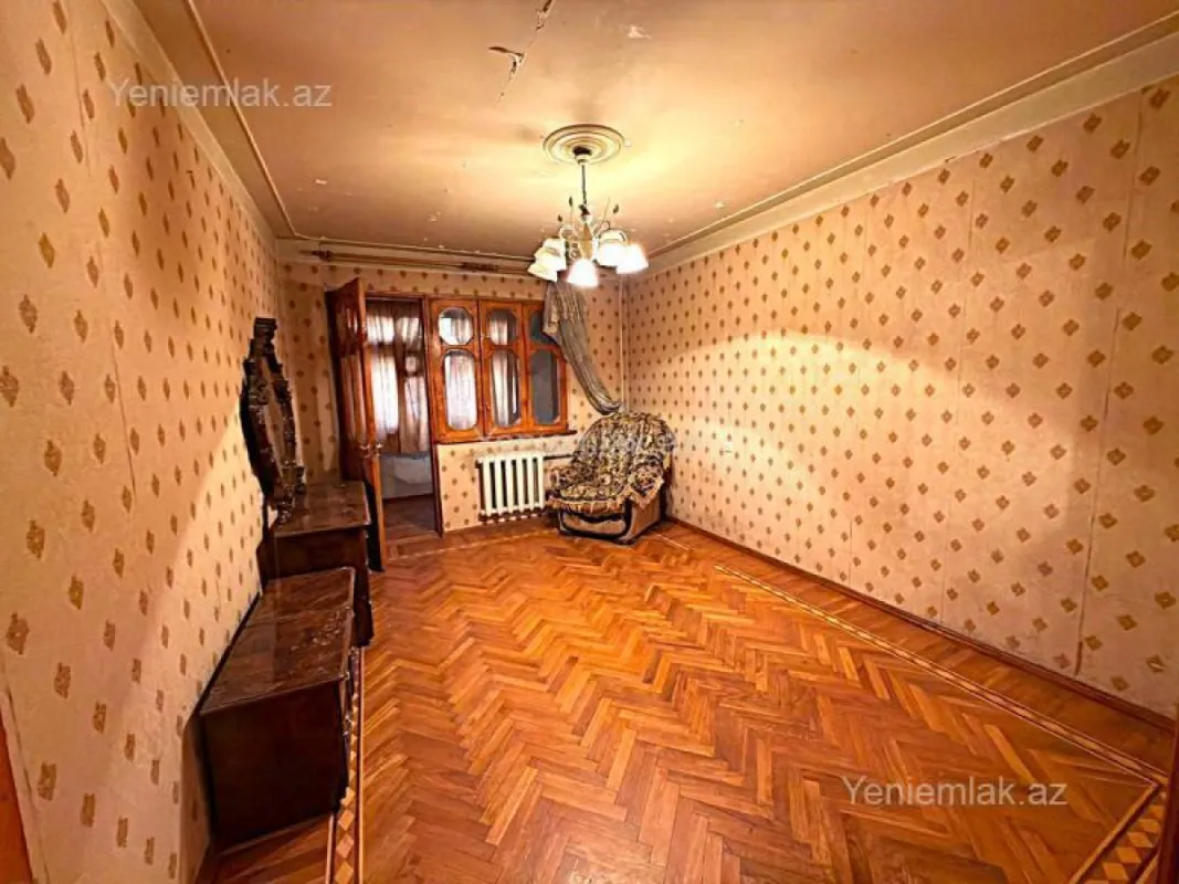 Satılır 4 otaqlı köhnə tikili 100 m²