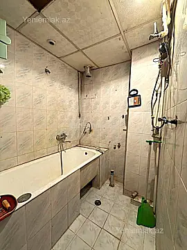 Satılır 4 otaqlı köhnə tikili 100 m²