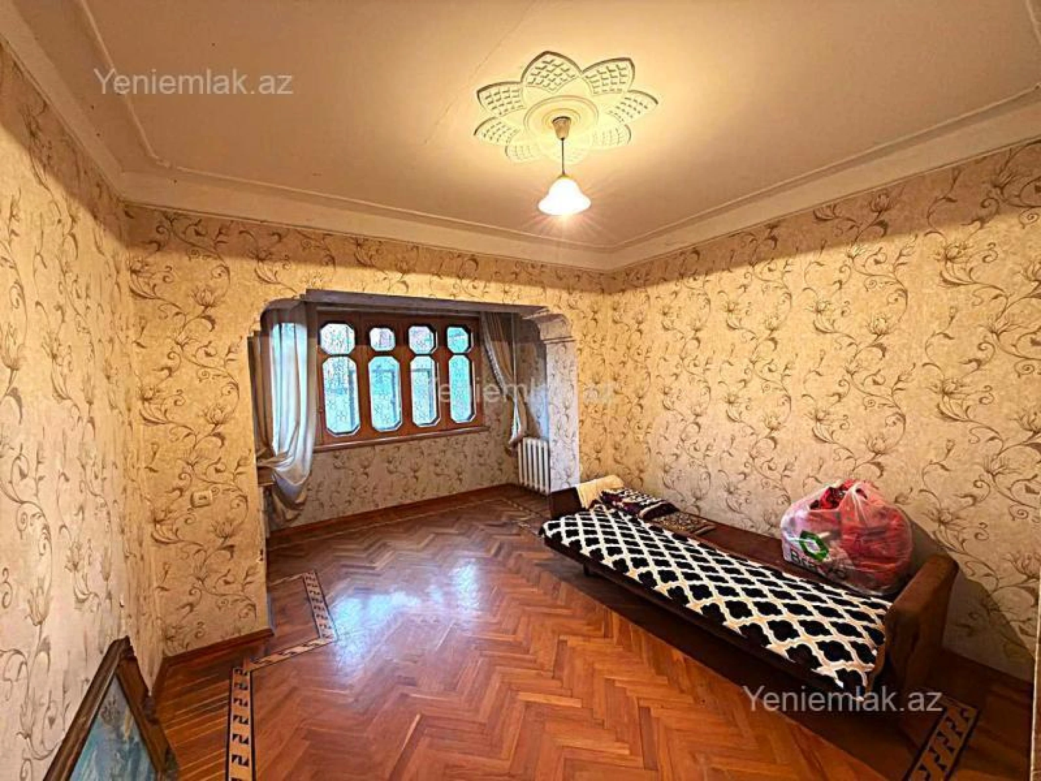 Satılır 4 otaqlı köhnə tikili 100 m²