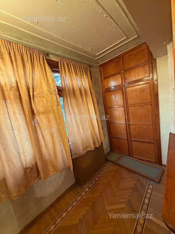 Satılır 4 otaqlı köhnə tikili 100 m²