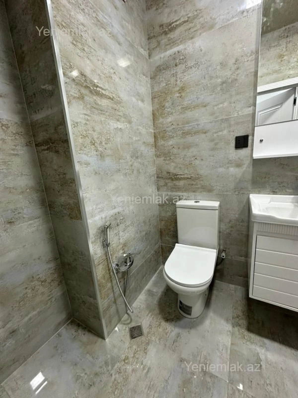 Satılır 3 otaqlı yeni tikili 72 m²