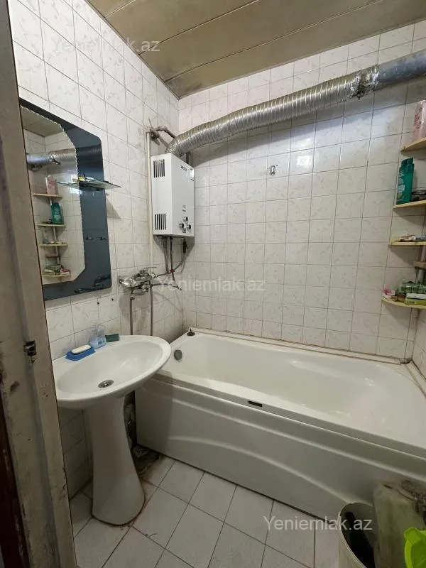 Satılır 2 otaqlı köhnə tikili 58 m²
