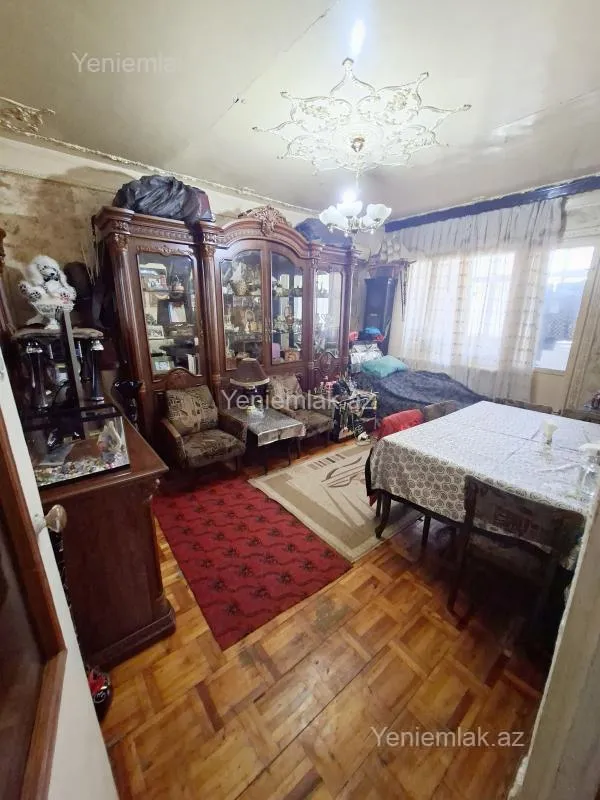 Satılır 2 otaqlı köhnə tikili 60 m²