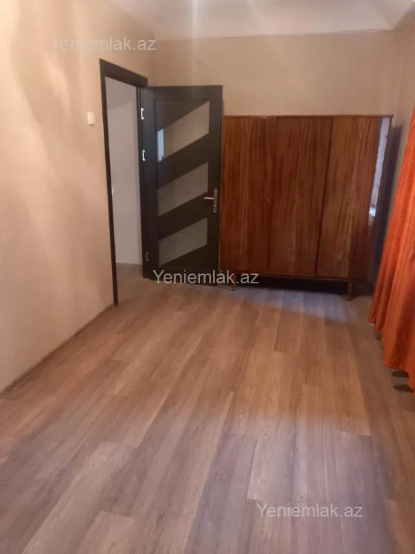 Satılır 2 otaqlı köhnə tikili 45 m²